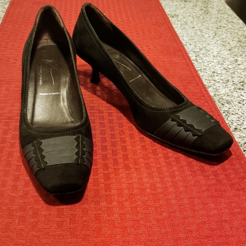 Donald J. Pliner womens 2 inch suede heels.